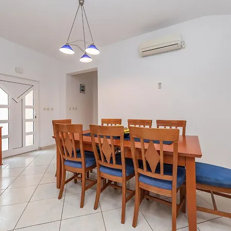 Buskulic Anamarija 2 By Interhome Vir