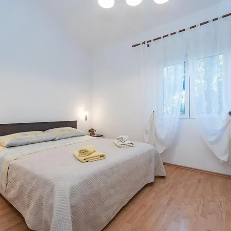 Lejlighed Buskulic Anamarija 2 By Interhome Vir