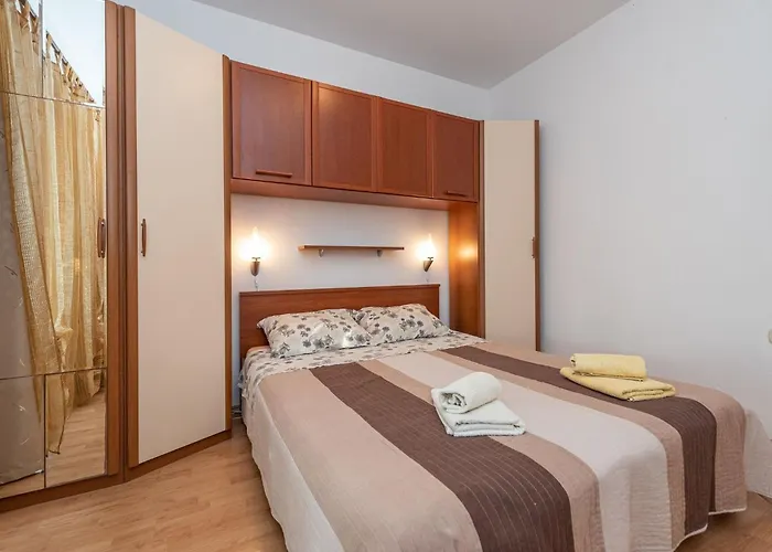 Buskulic Anamarija 2 By Interhome Appartement Vir