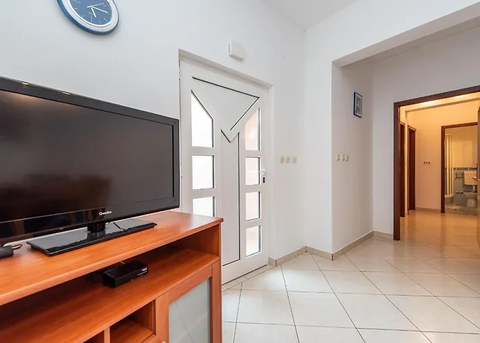Buskulic Anamarija 2 By Interhome Apartman