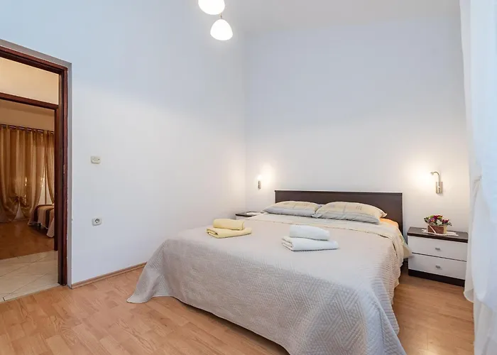 Buskulic Anamarija 2 By Interhome Apartman